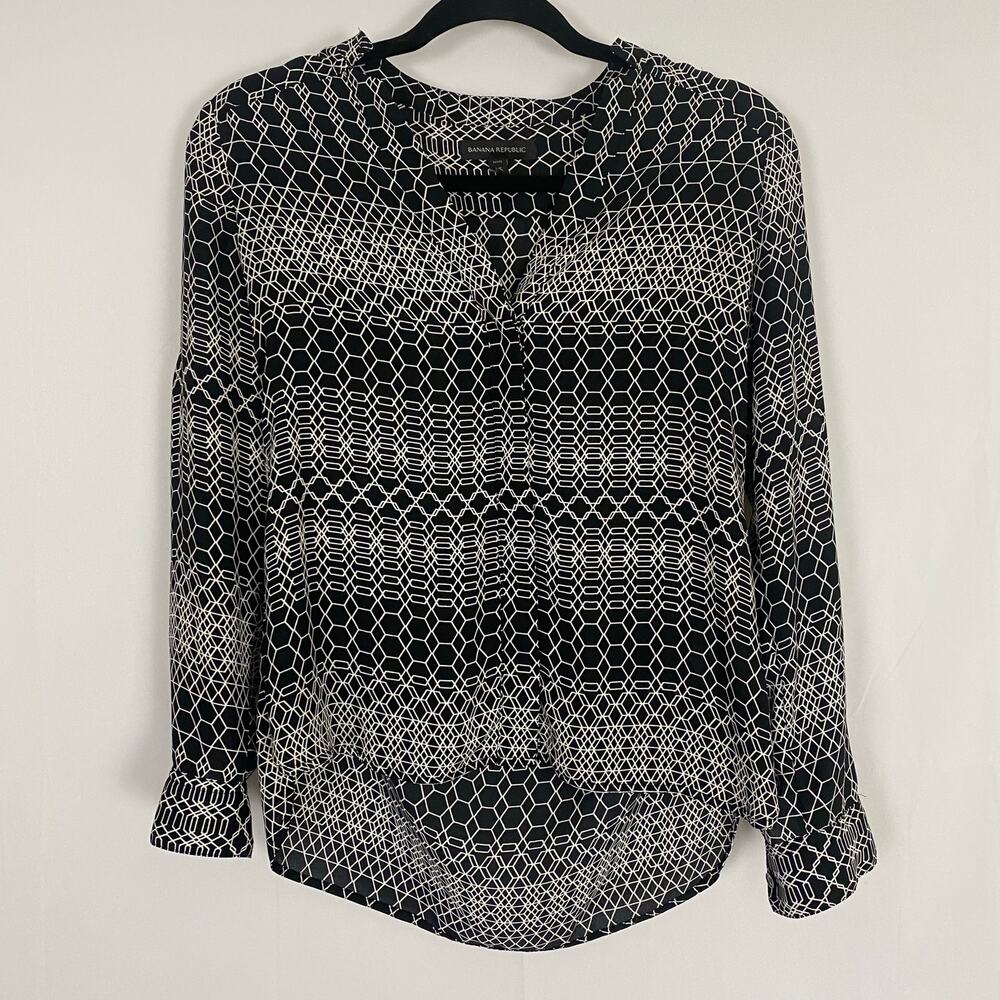 Banana Republic Petite XS Black White Geometric Blouse Long Sleeve Lightweight